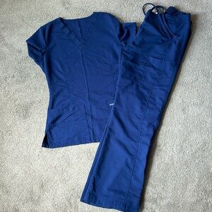 Women’s scrub set, size small